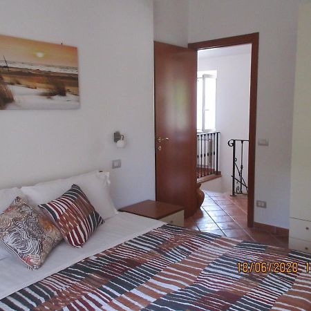 B&B Capo Le Vigne ซีโรโล ภายนอก รูปภาพ