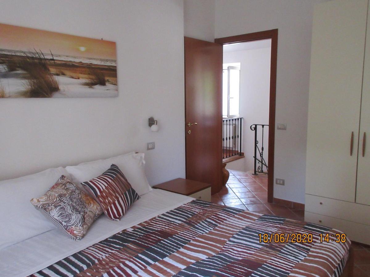 B&B Capo Le Vigne ซีโรโล ภายนอก รูปภาพ